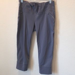 Athleta Leggings in light grey. Size Medium